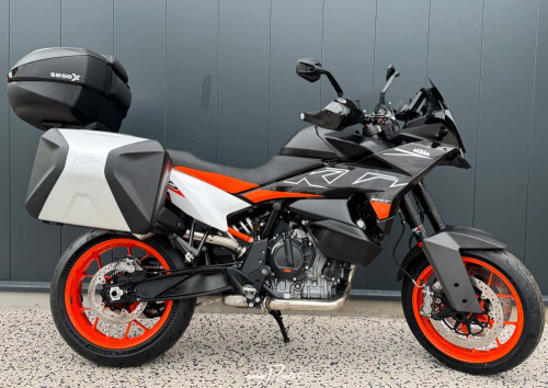 Location moto Laval Ducati 400 Scrambler 1