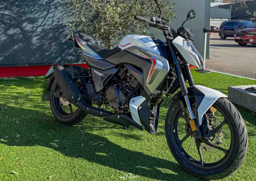 location moto electrique Valence Zero Motorcycles S (Streetfighter) 1