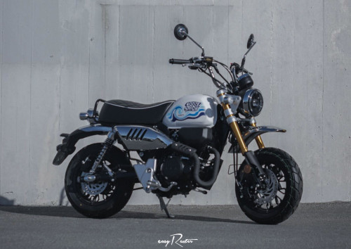 Location moto Laval Ducati 400 Scrambler 1