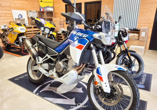 Nancy Guzzi V7 Stone motorcycle rental 14939