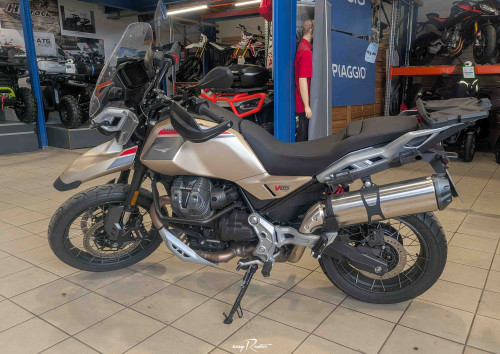 Nancy Guzzi V7 Stone motorcycle rental 14939