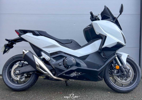 Le Mans Silence S01 scooter rental 18789