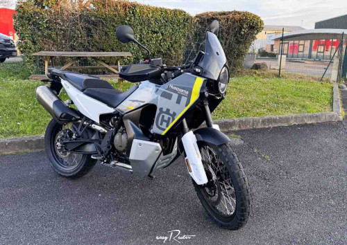 Location moto Laval Ducati 400 Scrambler 1