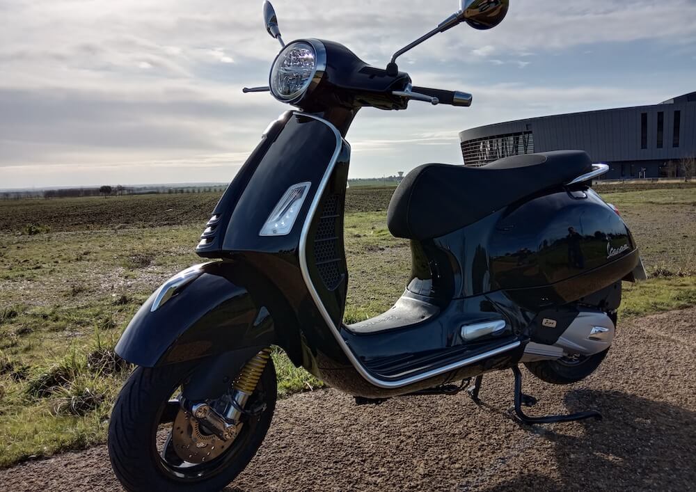 Location Vespa GTS 125 Supertech Niort Easy Renter